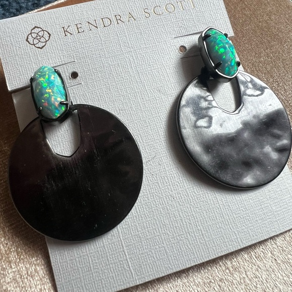 Kendra Scott Jewelry - Kendra Scott HTF gunmetal Deena with aqua illusion Kyocera opal stones